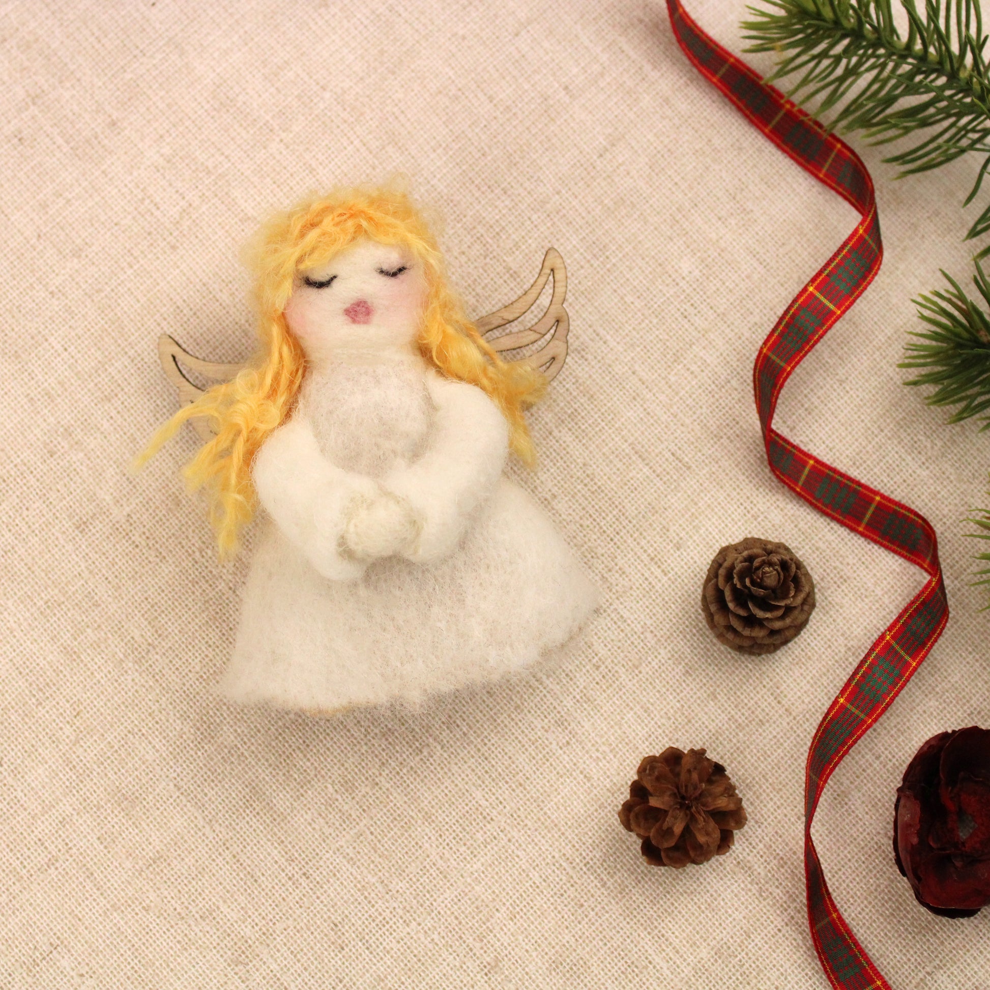 Tree Top Angel Needle Felt Kit - The Makerss