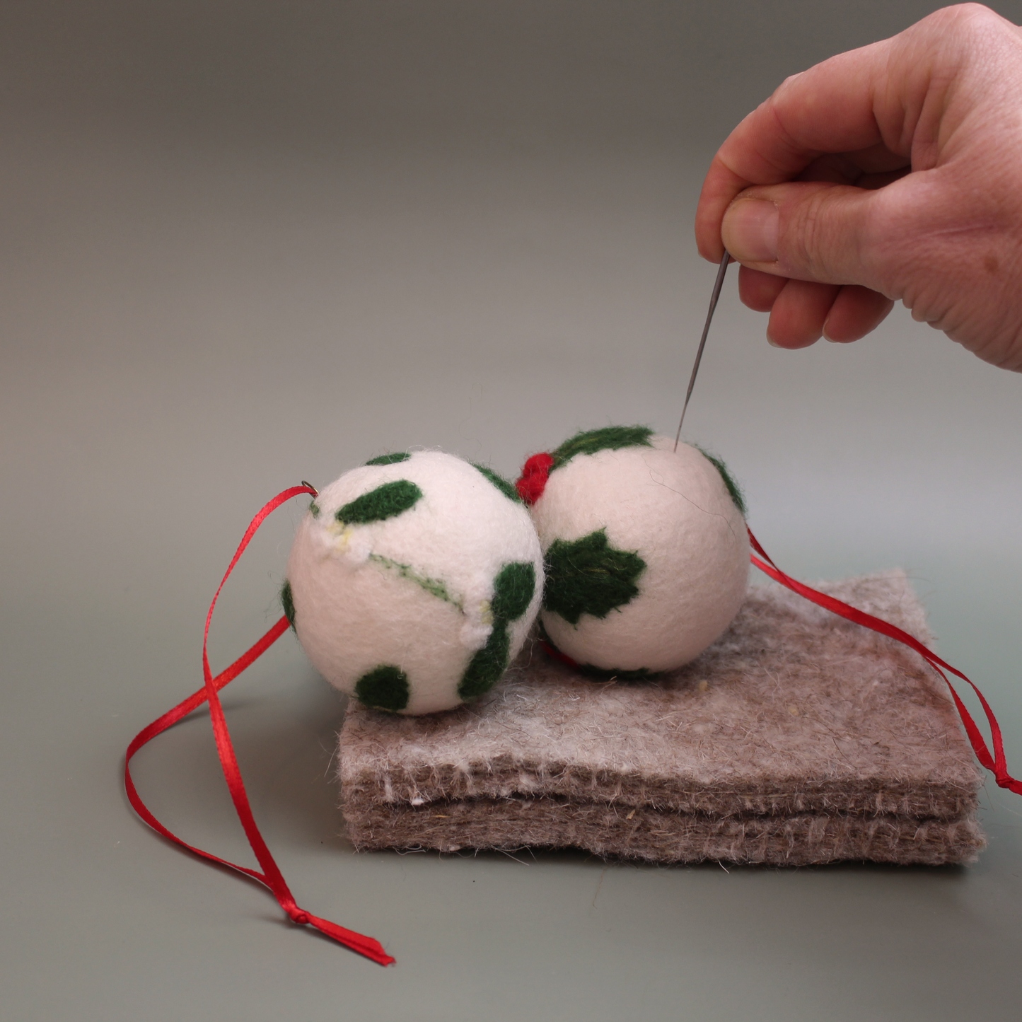 Holly and Mistletoe Bauble Small Needle Felt Kit - makes 2 - The Makerss