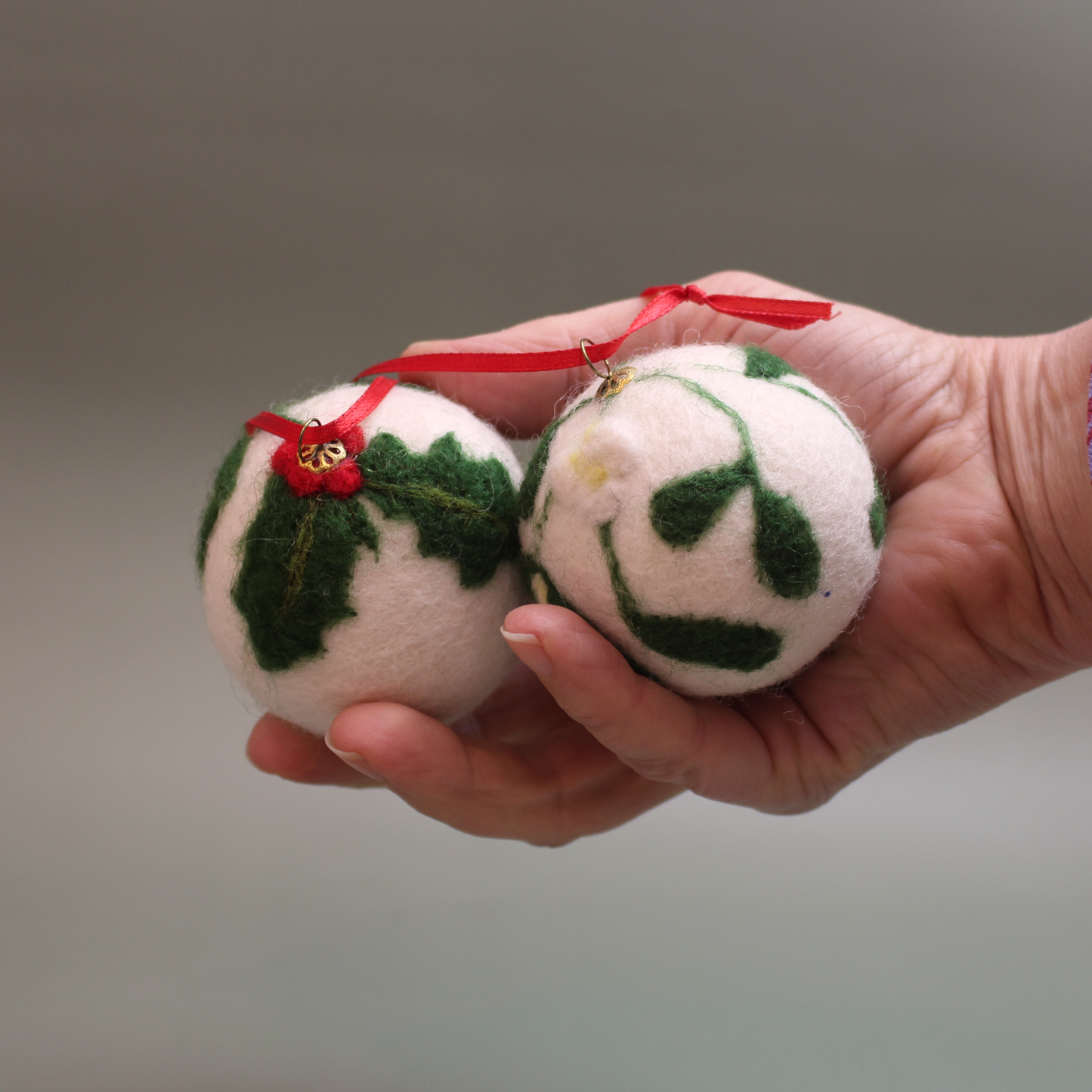 Holly and Mistletoe Bauble Small Needle Felt Kit - makes 2 - The Makerss