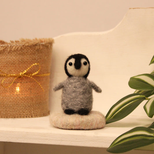 Penguin Amiguwoolli Mini Needle Felt Kit - The Makerss