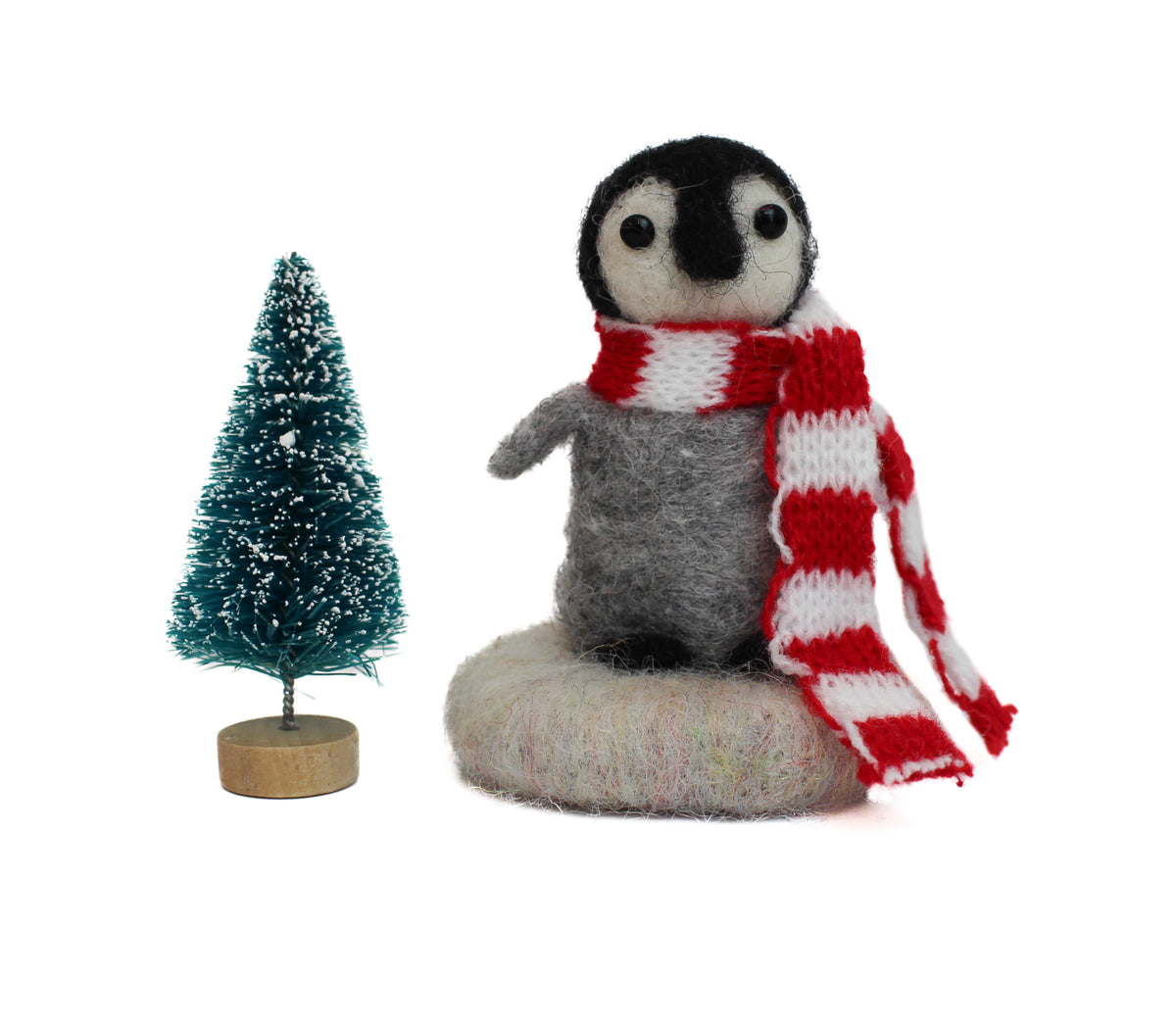 Winter Edition Penguin Amiguwoolli Mini Needle Felt Kit