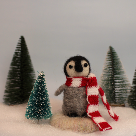 Winter Edition Penguin Amiguwoolli Mini Needle Felt Kit