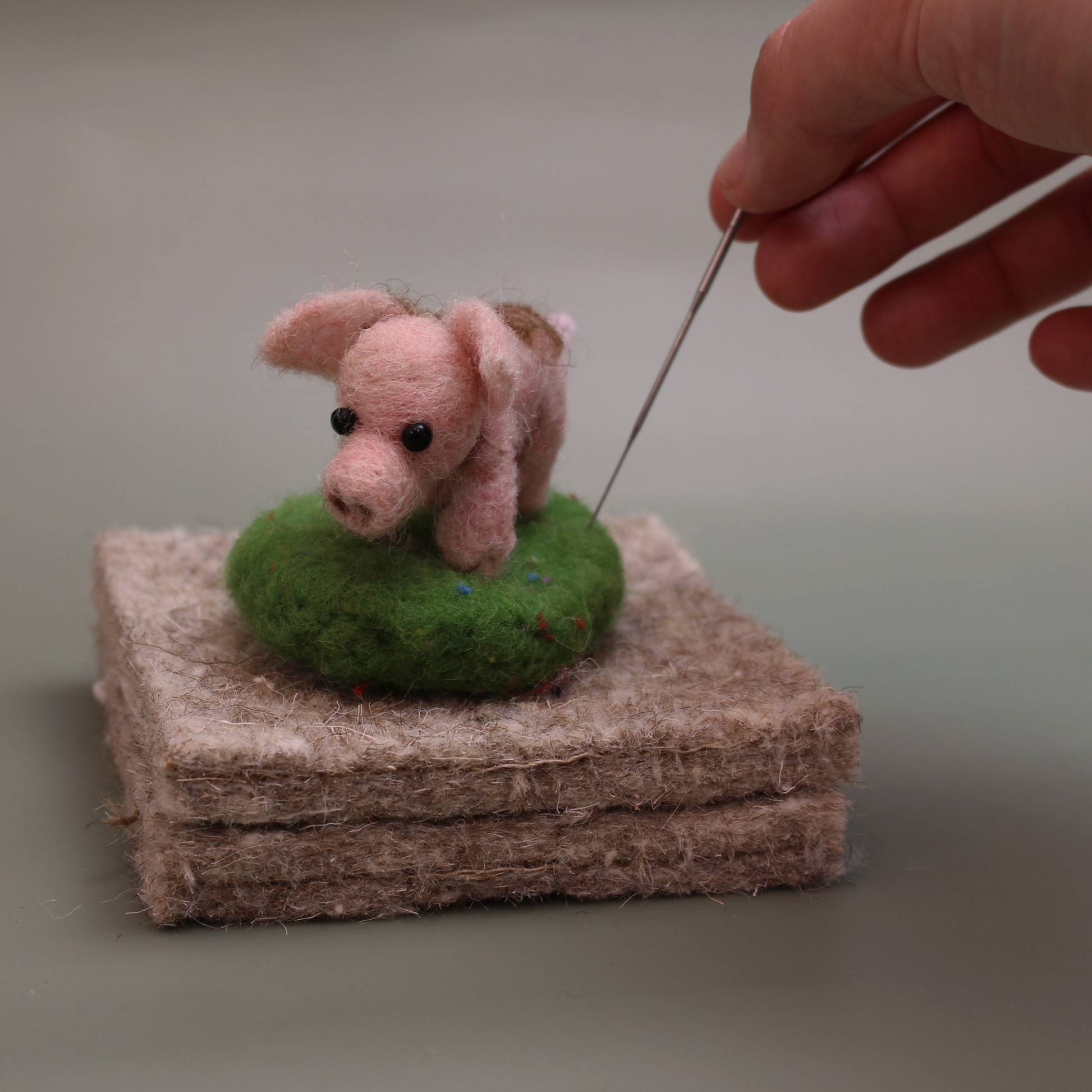 Pig Amiguwoolli Mini Needle Felt Kit - The Makerss