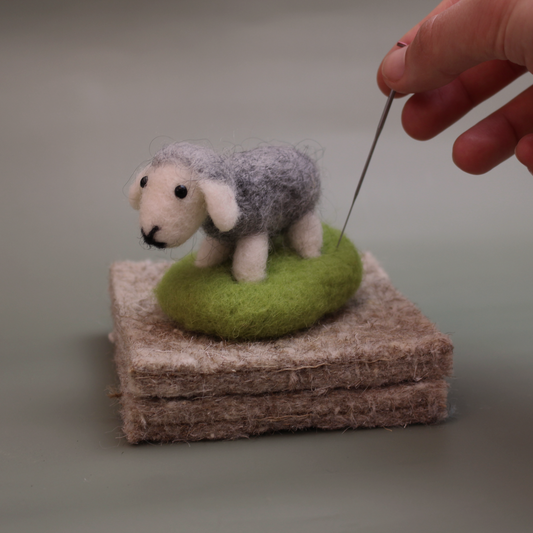 Sheep Amiguwoolli Mini Needle Felt Kit - The Makerss