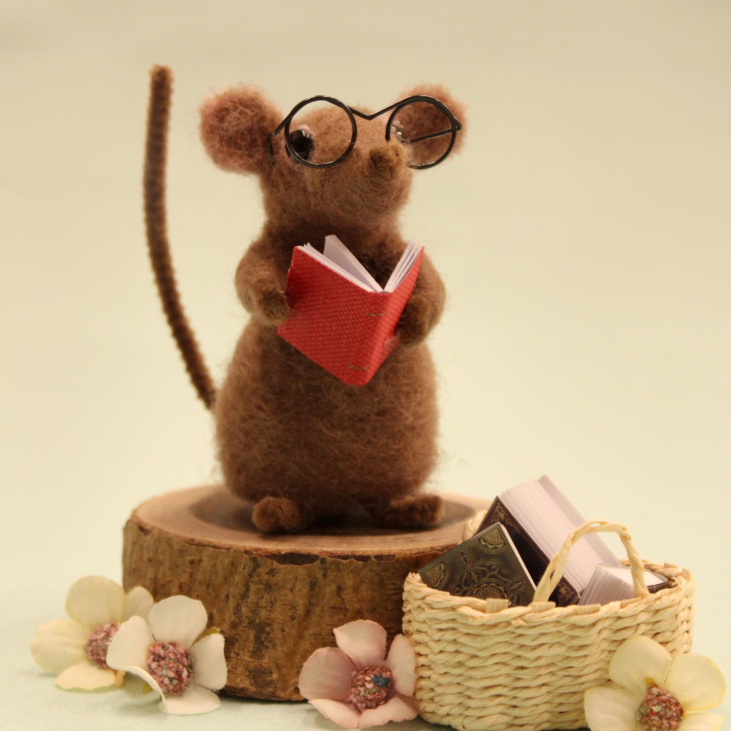Brown Mouse Small Needle Felt Kit - ready for character accessories - The Makerss