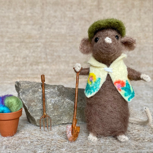 Gardening Mouse Small Needle Felt Kit - The Makerss