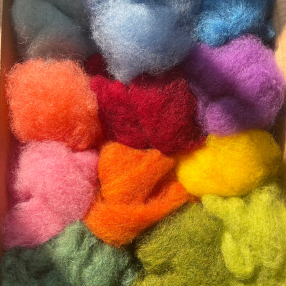 Woolly Wonder Box - 250g of felting wool in 12 different colours - The Makerss
