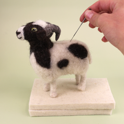 Jacob Sheep British Wool Small Kit - The Makerss
