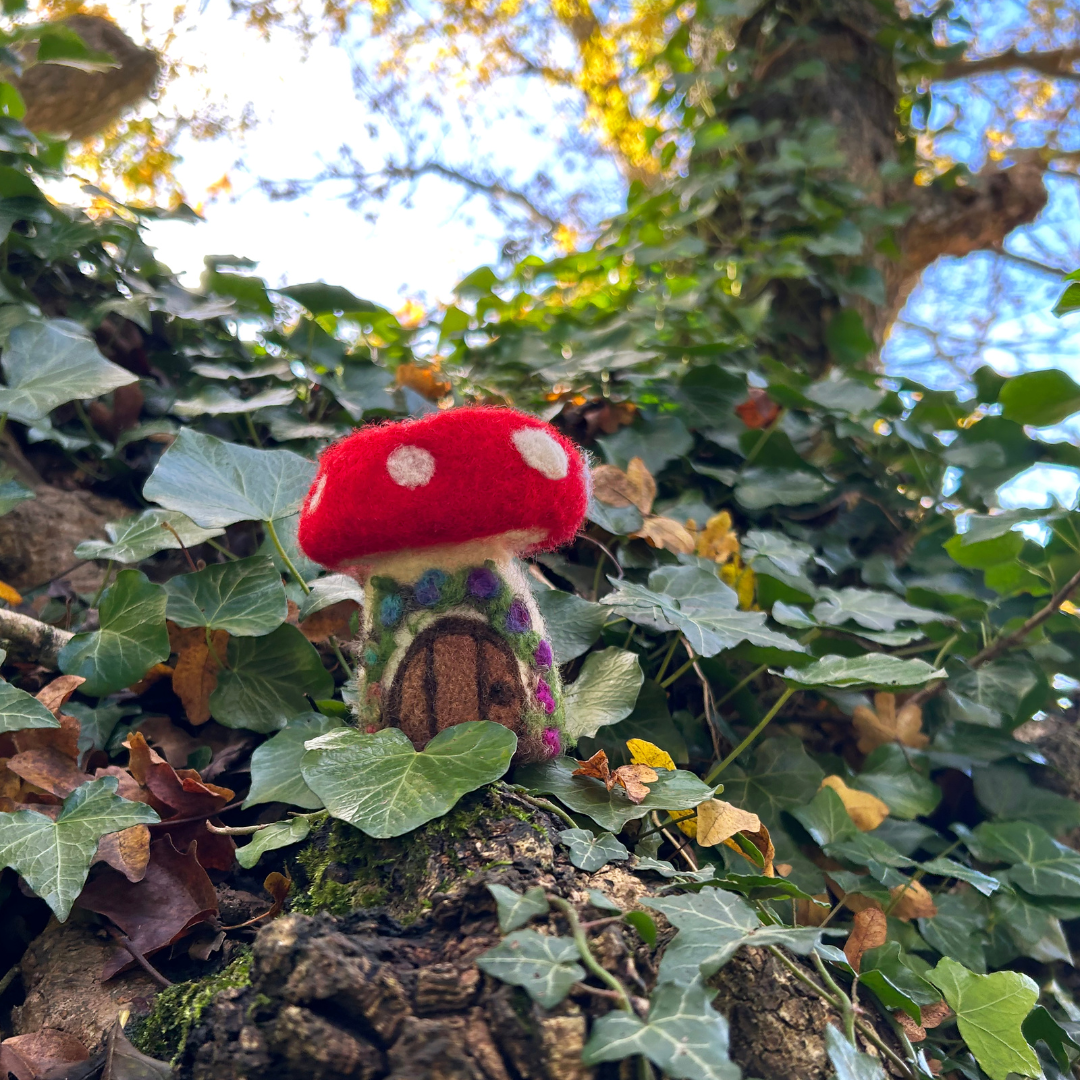 Small Toadstool House Small Needle Felt Kit - The Makerss
