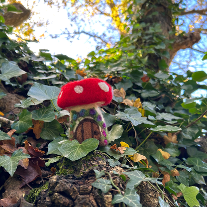 Small Toadstool House Small Needle Felt Kit - The Makerss
