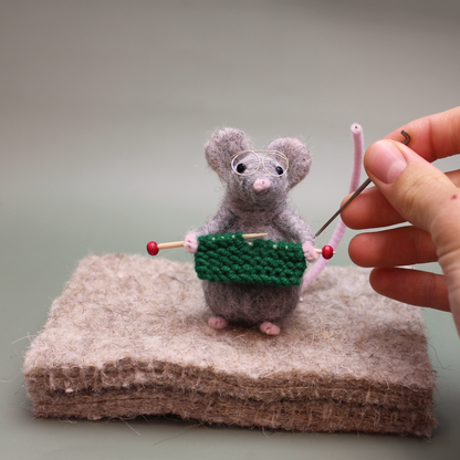 Special Edition Green Knitting Mouse Small Needle Felt Kit