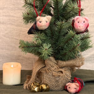 Three Little Pigs in Blankets Small Needle Felt Kit