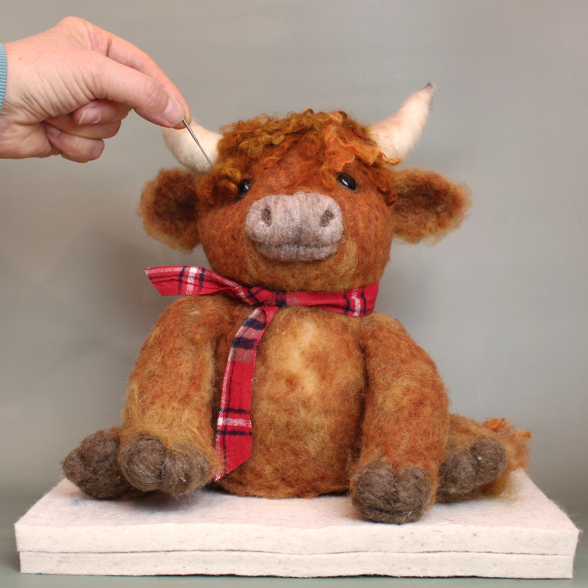 Pre-Order Miss Moo the Highland Coo Needlefelt Kit only - The Makerss