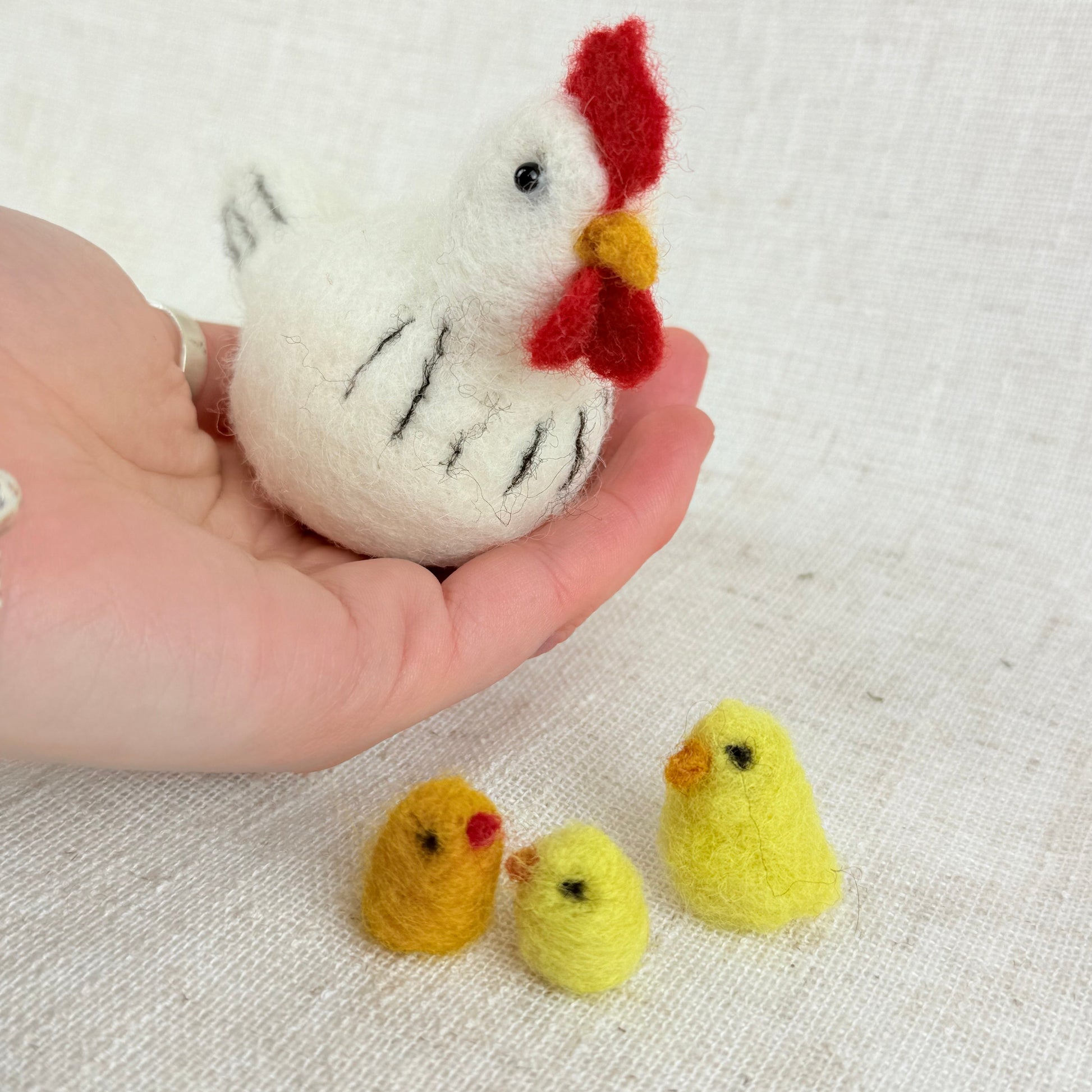 New! Round Hen with Chicks Small Needle Felt Kit - The Makerss