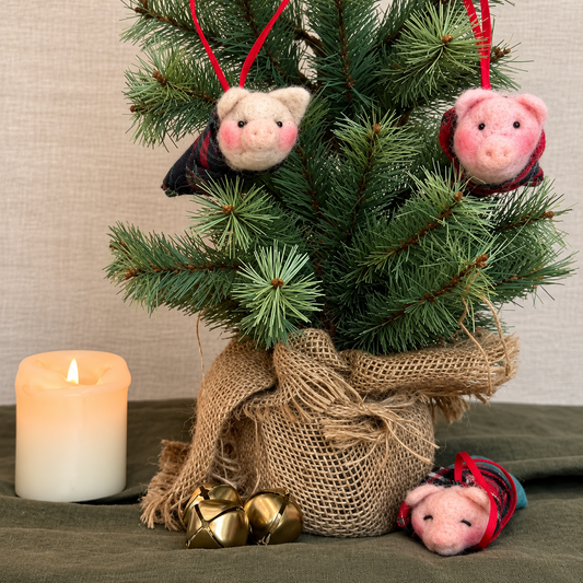 Three Little Pigs in Blankets Small Needle Felt Kit