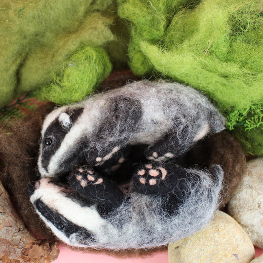 Badger Cubs in Nest Needle Felt Kit - The Makerss